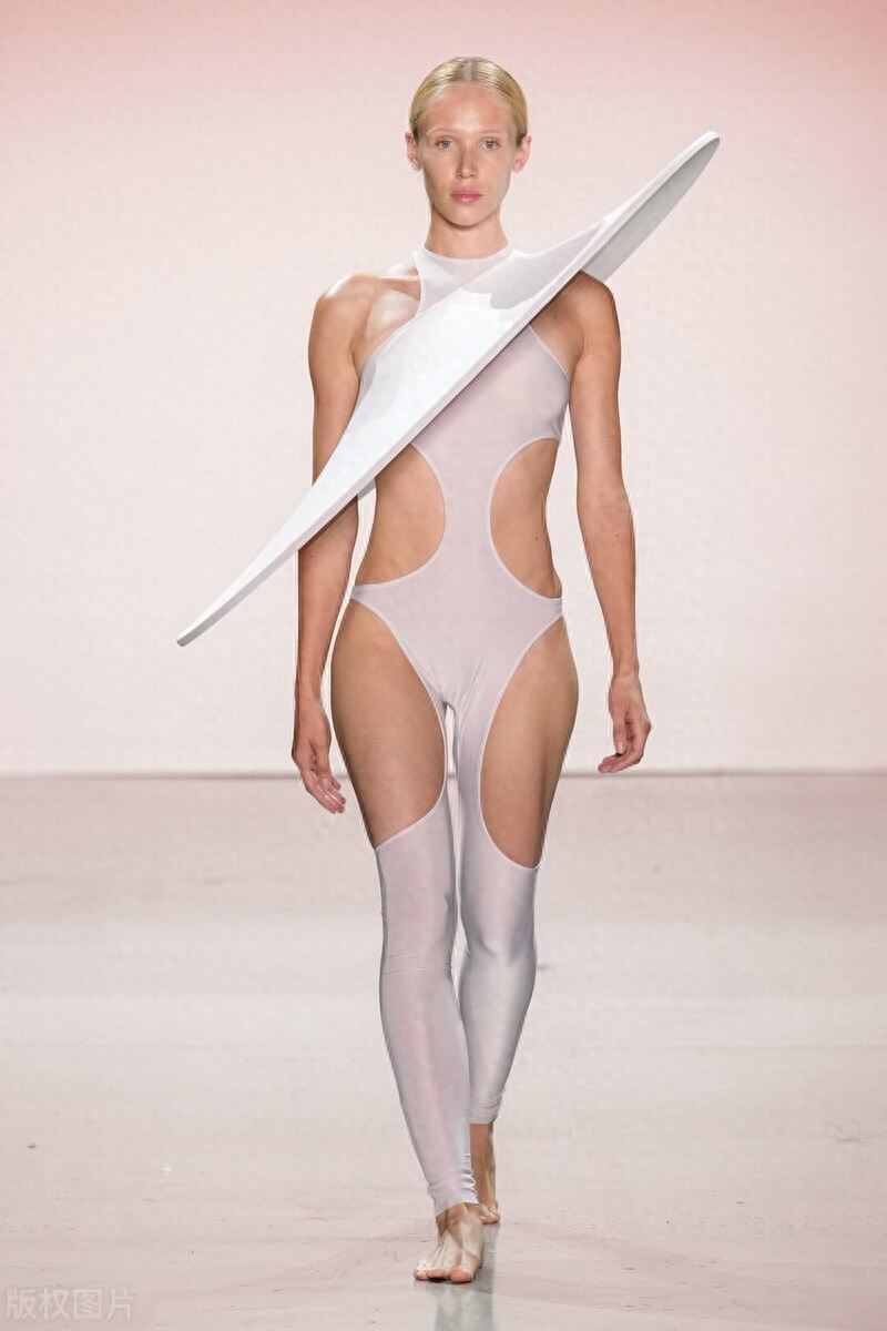 2024春夏纽约时装周：百变创新，颠覆认知的服装设计！